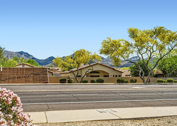 Thompson Peak Apartment *